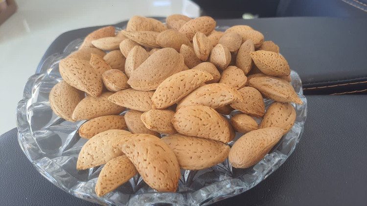 تصویر اصلی بادام سنگی با کیفیت عالی ارگانیک - ایزدپورشاپ